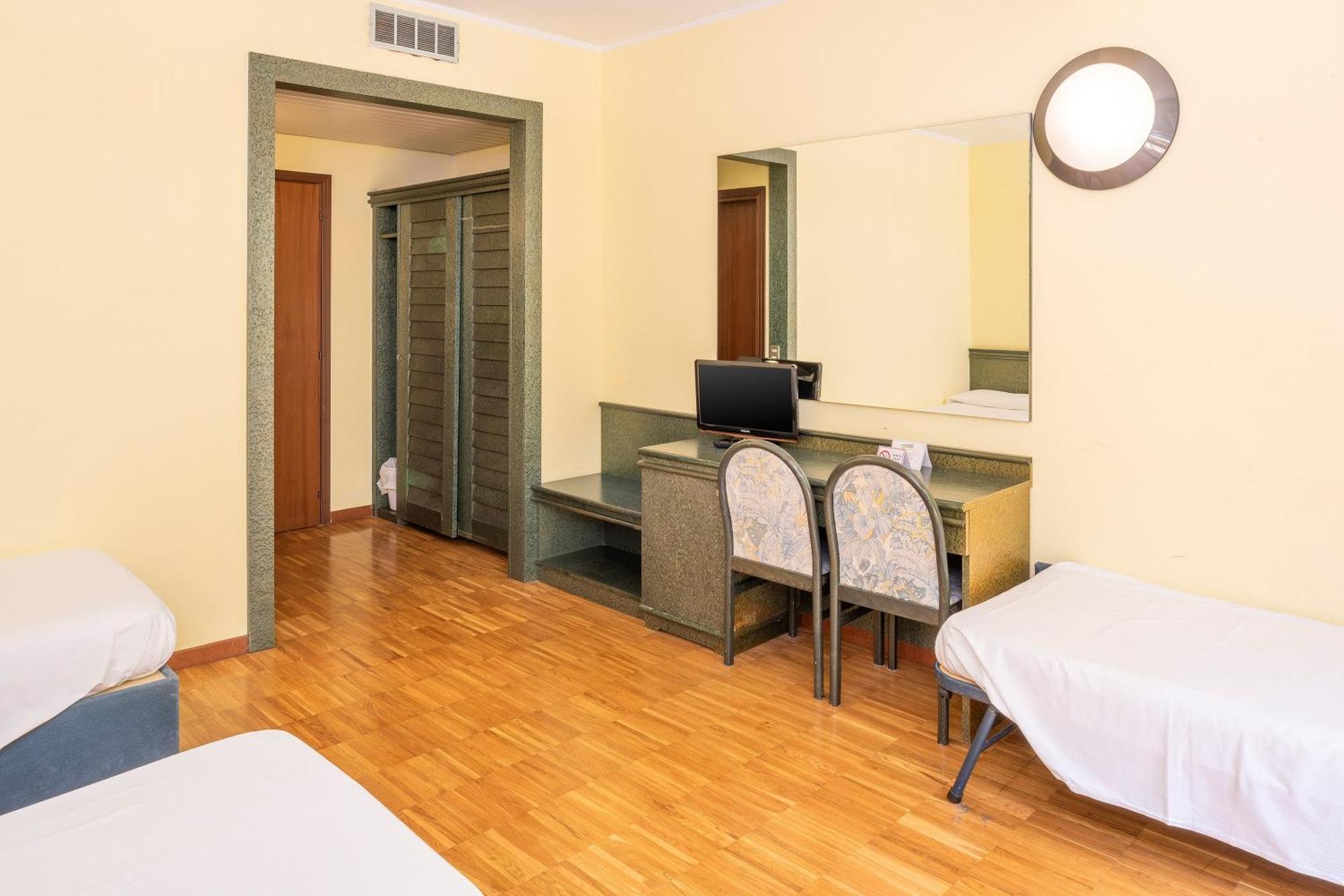 Hotel Internazionale Torri Del Benaco Exterior photo