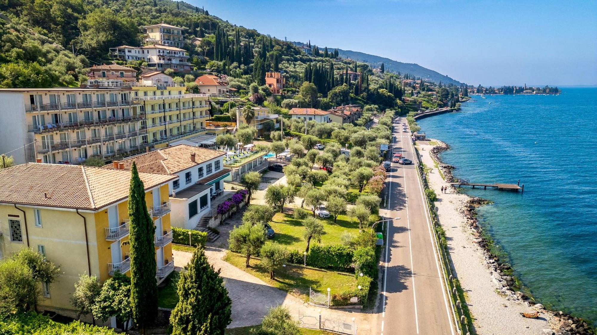 Hotel Internazionale Torri Del Benaco Exterior photo