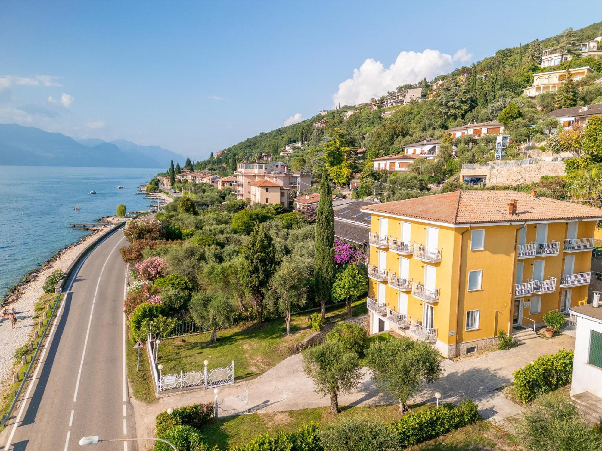 Hotel Internazionale Torri Del Benaco Exterior photo